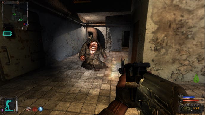 A monster in a hooded trenchcoat approaches the player in Stalker: Shadow of Chernobyl.