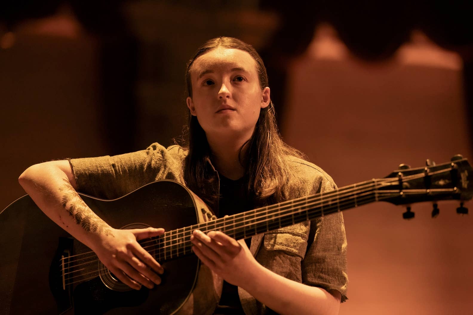 Ellie plays guitar in The Last of Us season two