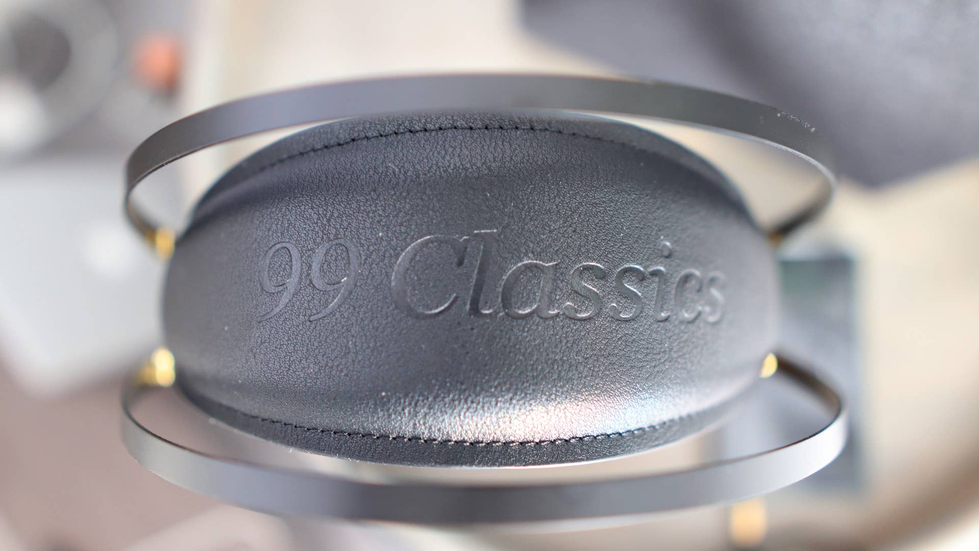 Closeup of Meze 99 Classics headband